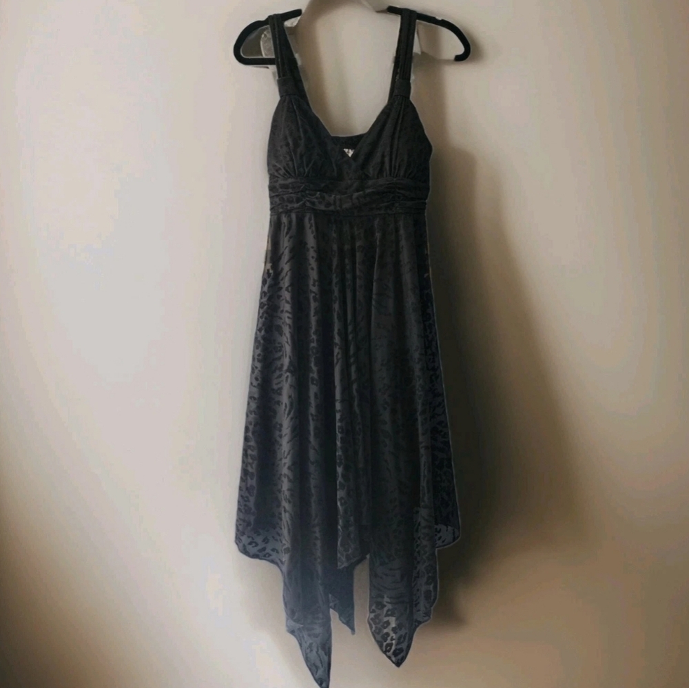 Olivia Matthew's Elegant Black Sleeveless Style Dress